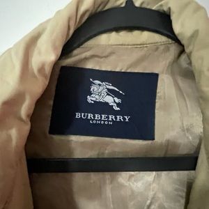 Men’s Burberry coat fair condition not for sure size…,I’m 5’10 sleeves short
